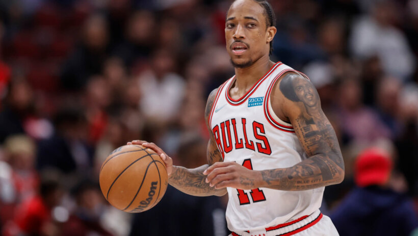 DeMar DeRozan dribbling