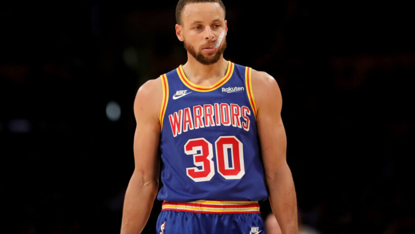 Steph Curry biting on mouth guard