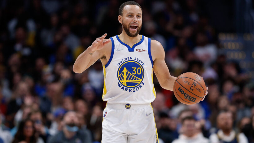 Steph Curry dribbling