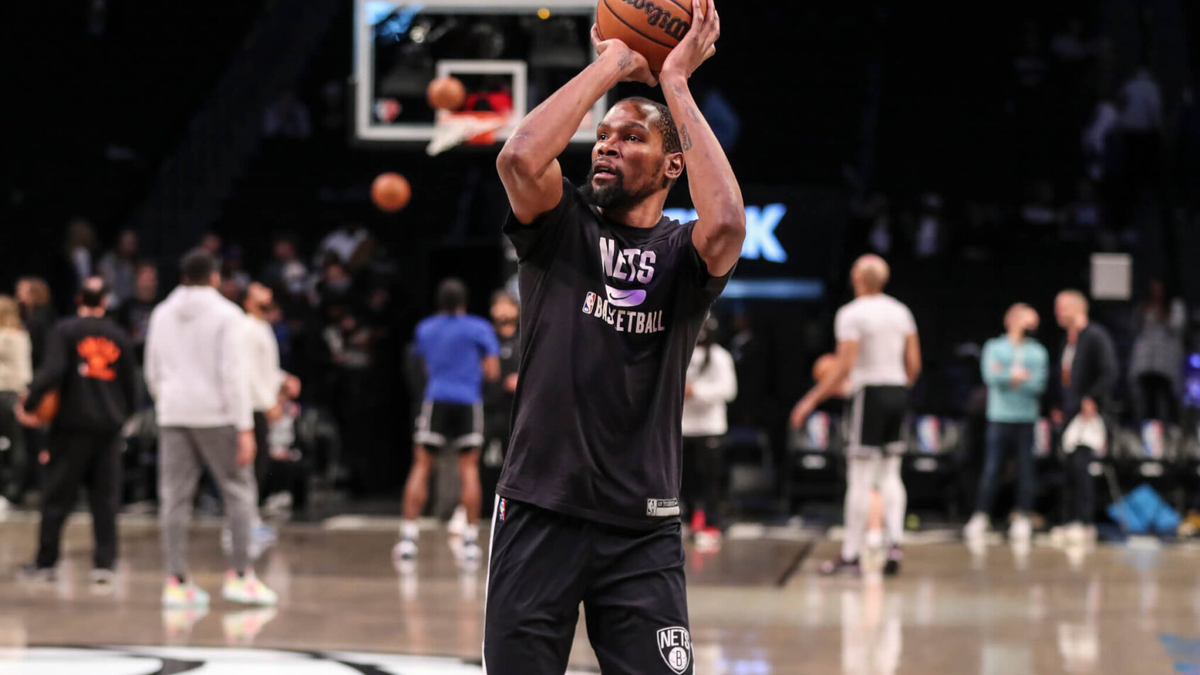Kevin Durant shooting in warmups