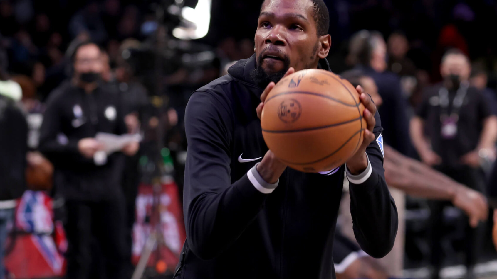 Durant shoots