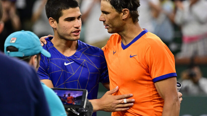 Rafael Nadal talking to Carlos Alcaraz