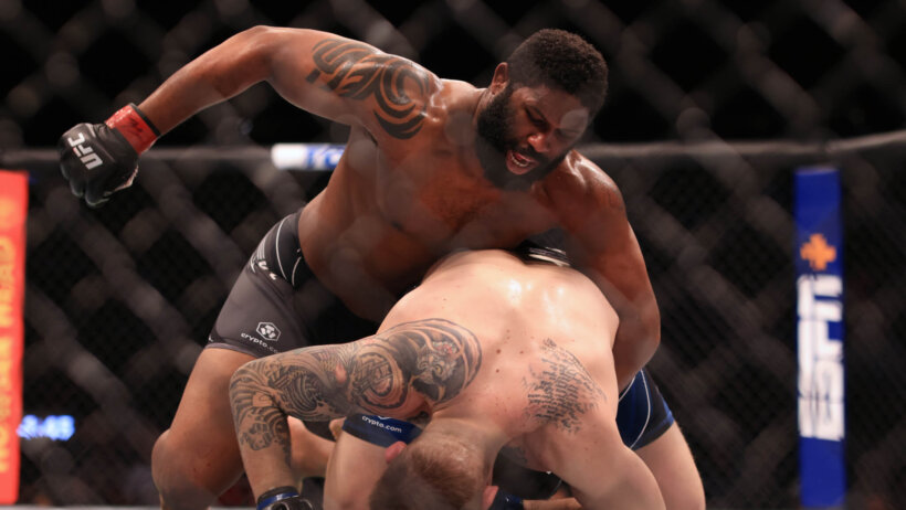 Curtis Blaydes punching Chris Daukaus