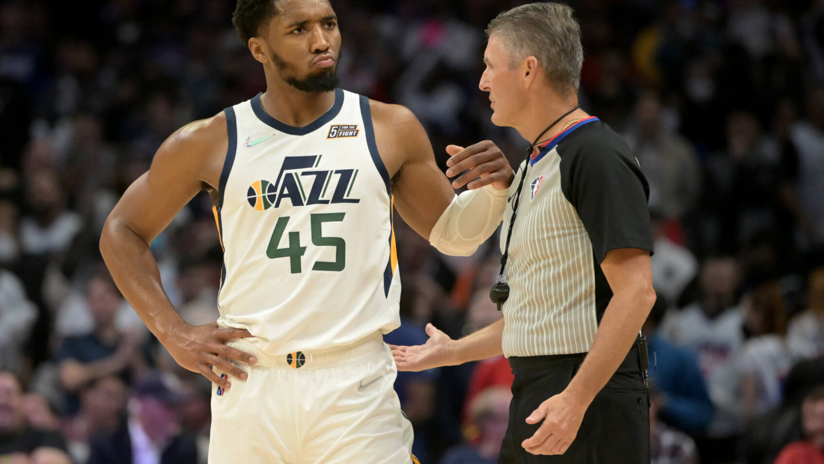 Donovan Mitchell talking to ref