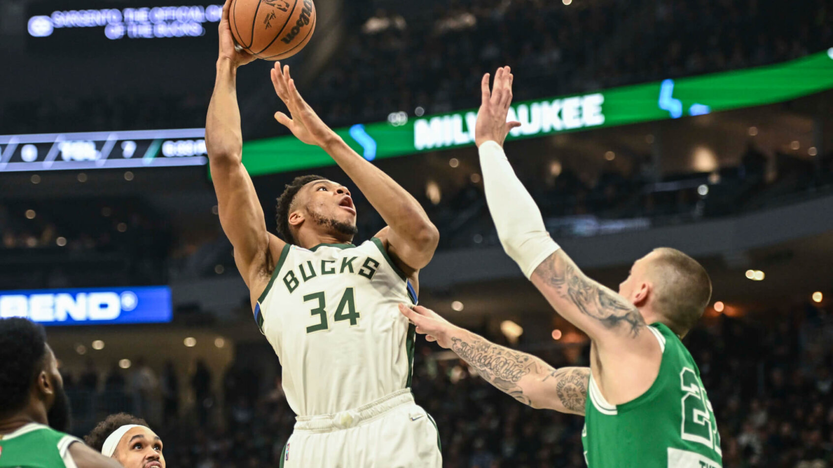 Giannis Antetokounmpo shoots, Milwaukee Bucks