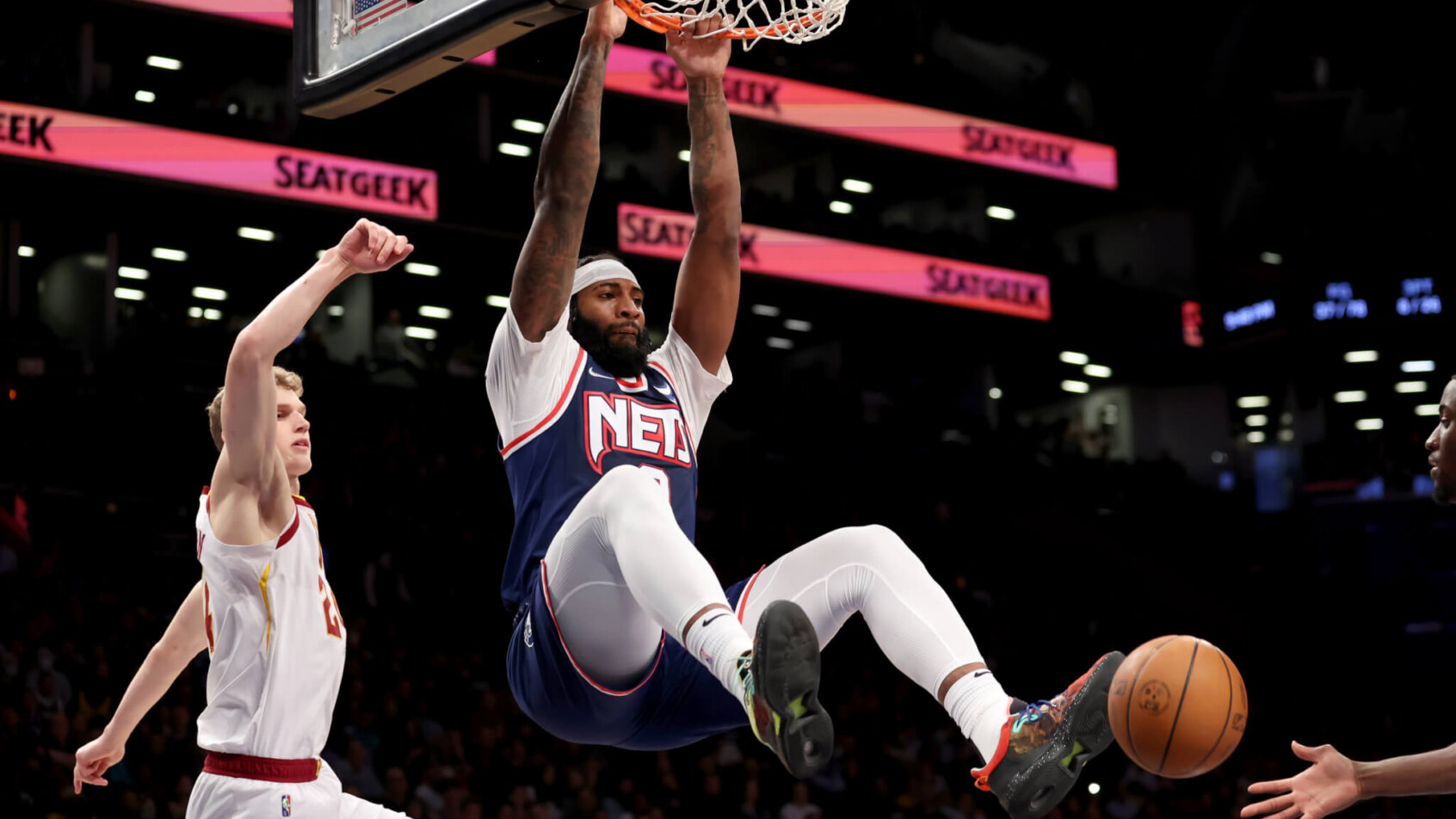 Andre Drummond dunks on Cleveland