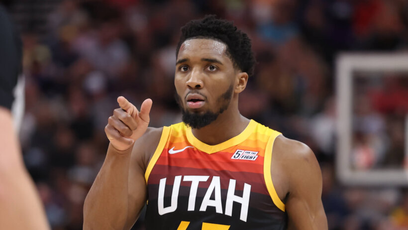Donovan Mitchell pointing
