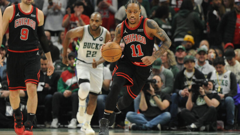 DeMar DeRozan dribbles, Chicago Bulls
