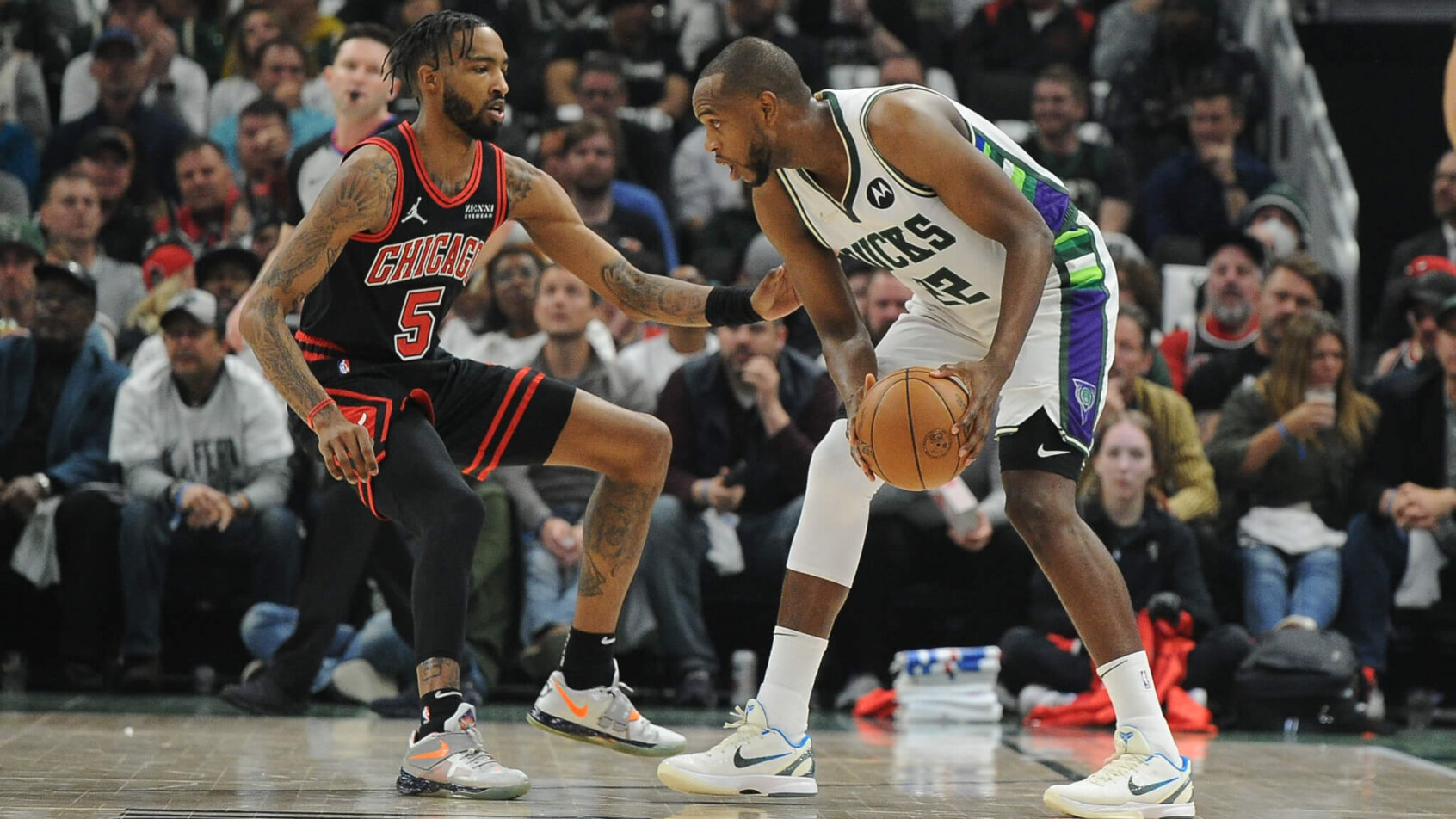 Khris Middleton facing up defender