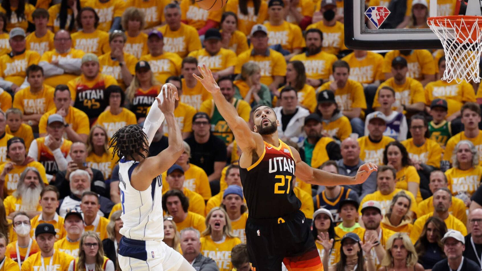 Jalen Brunson shoots vs Jazz, Dallas Mavericks