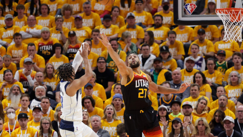 Jalen Brunson shoots vs Jazz, Dallas Mavericks