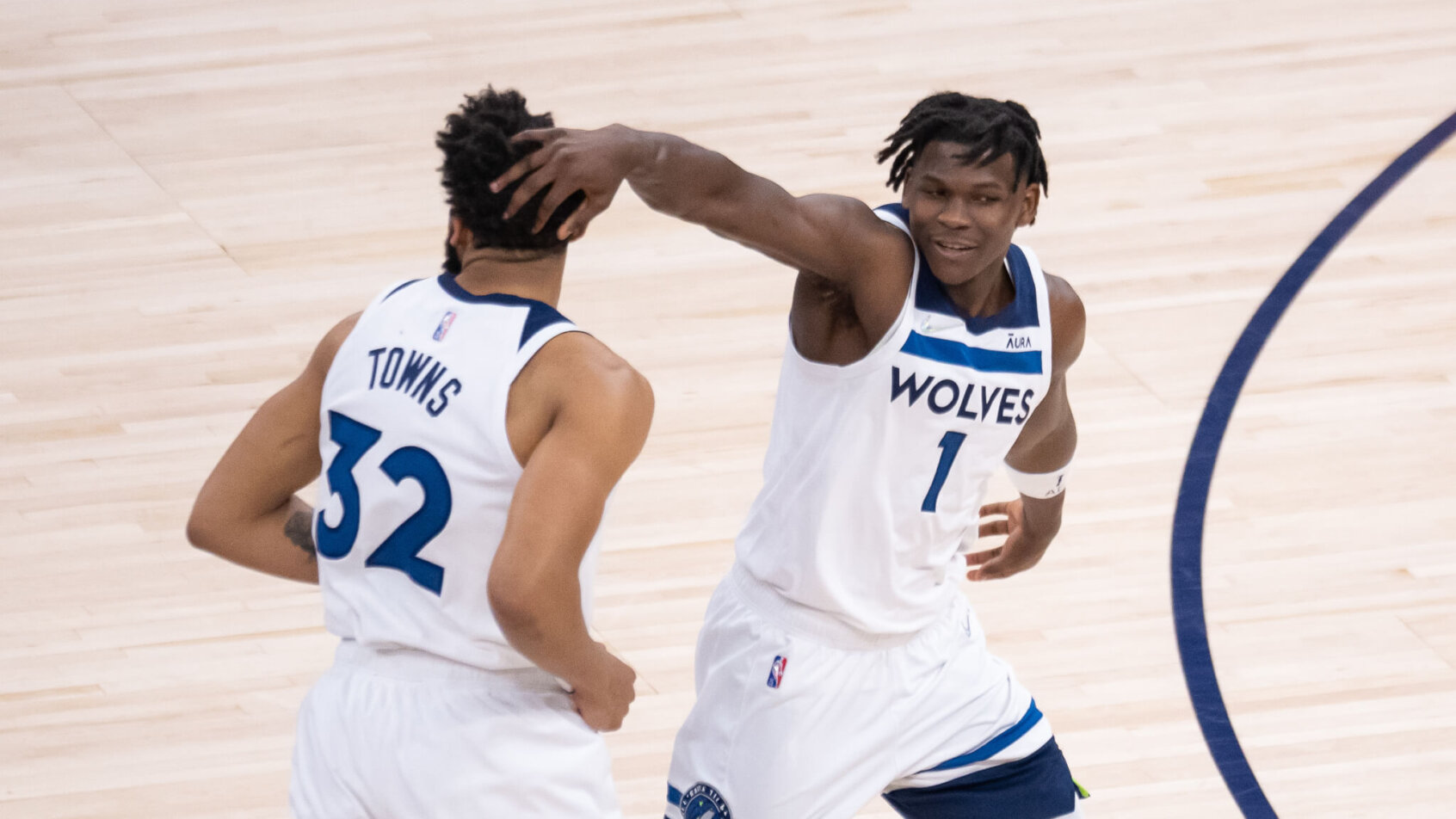 Anthony Edwards Karl-Anthony Towns celebration