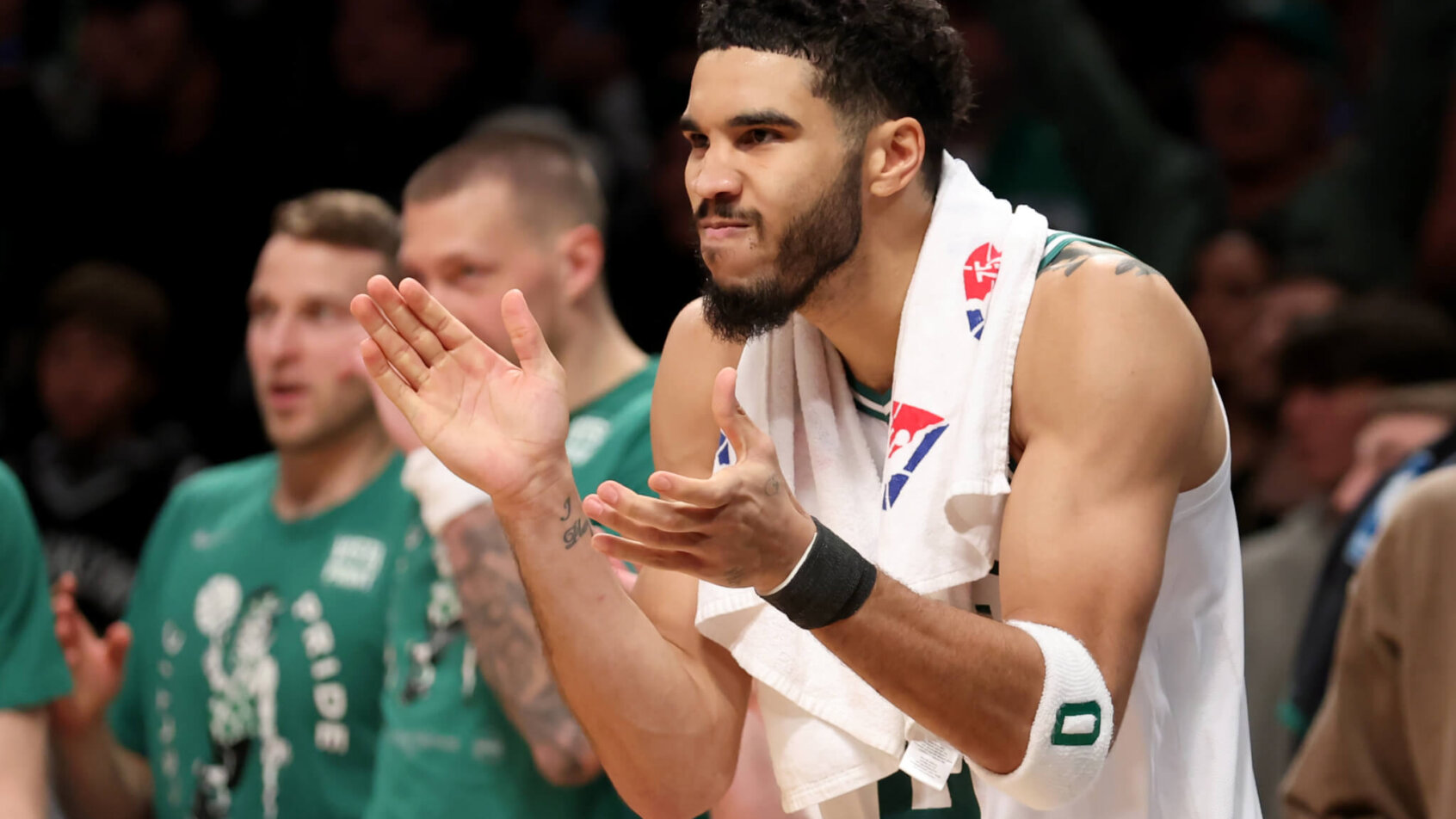 Jayson Tatum clapping