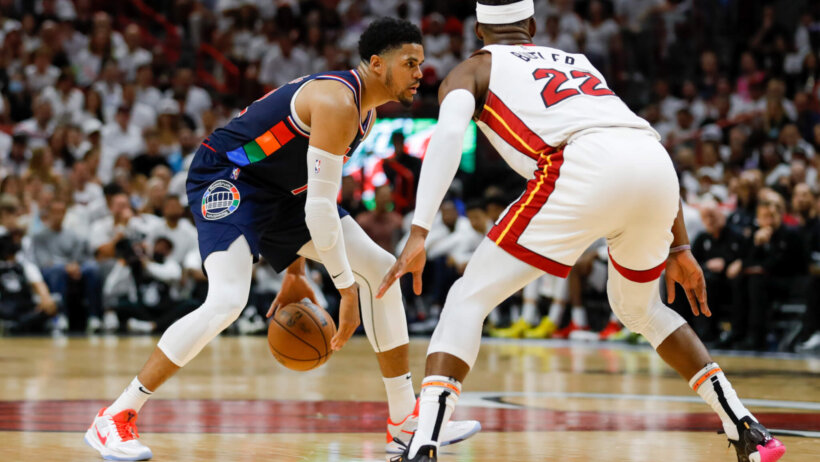 Tobias Harris drives