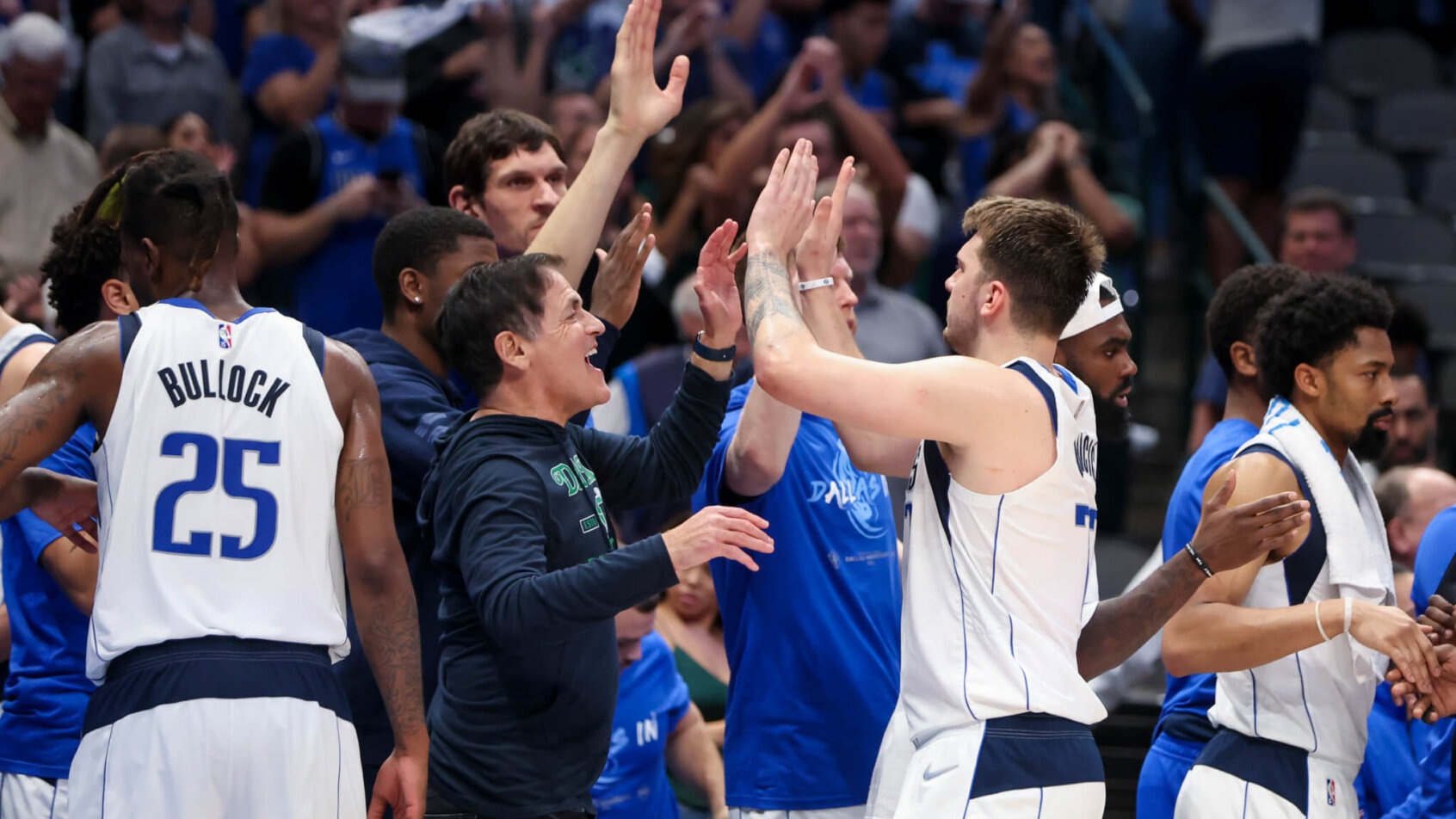 Mavericks players celebrating