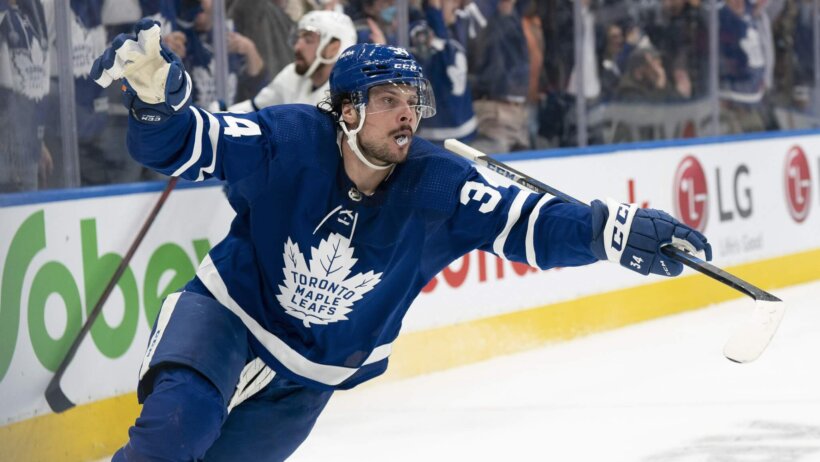 Auston Matthews is once again favored to win the Rocket Richard Trophy in 2022-23