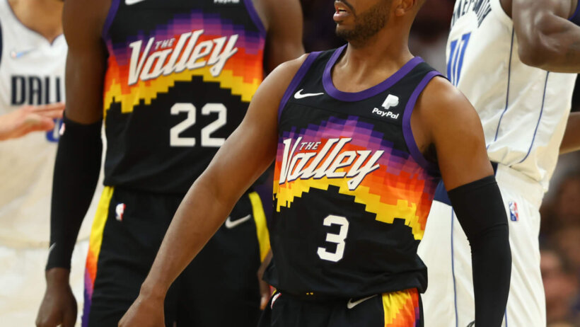 Chris Paul and Deandre Ayton versus Mavericks