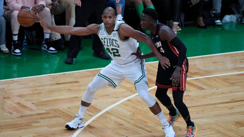 Horford posts up