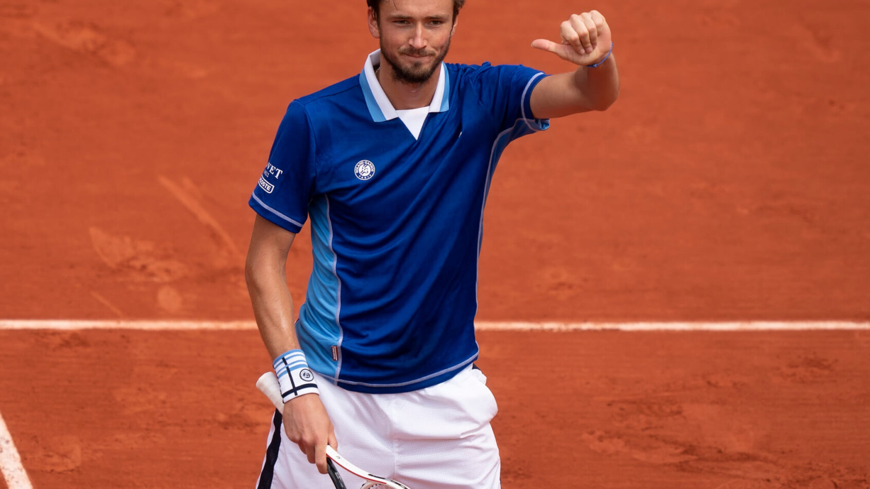 Daniil Medvedev thumb out