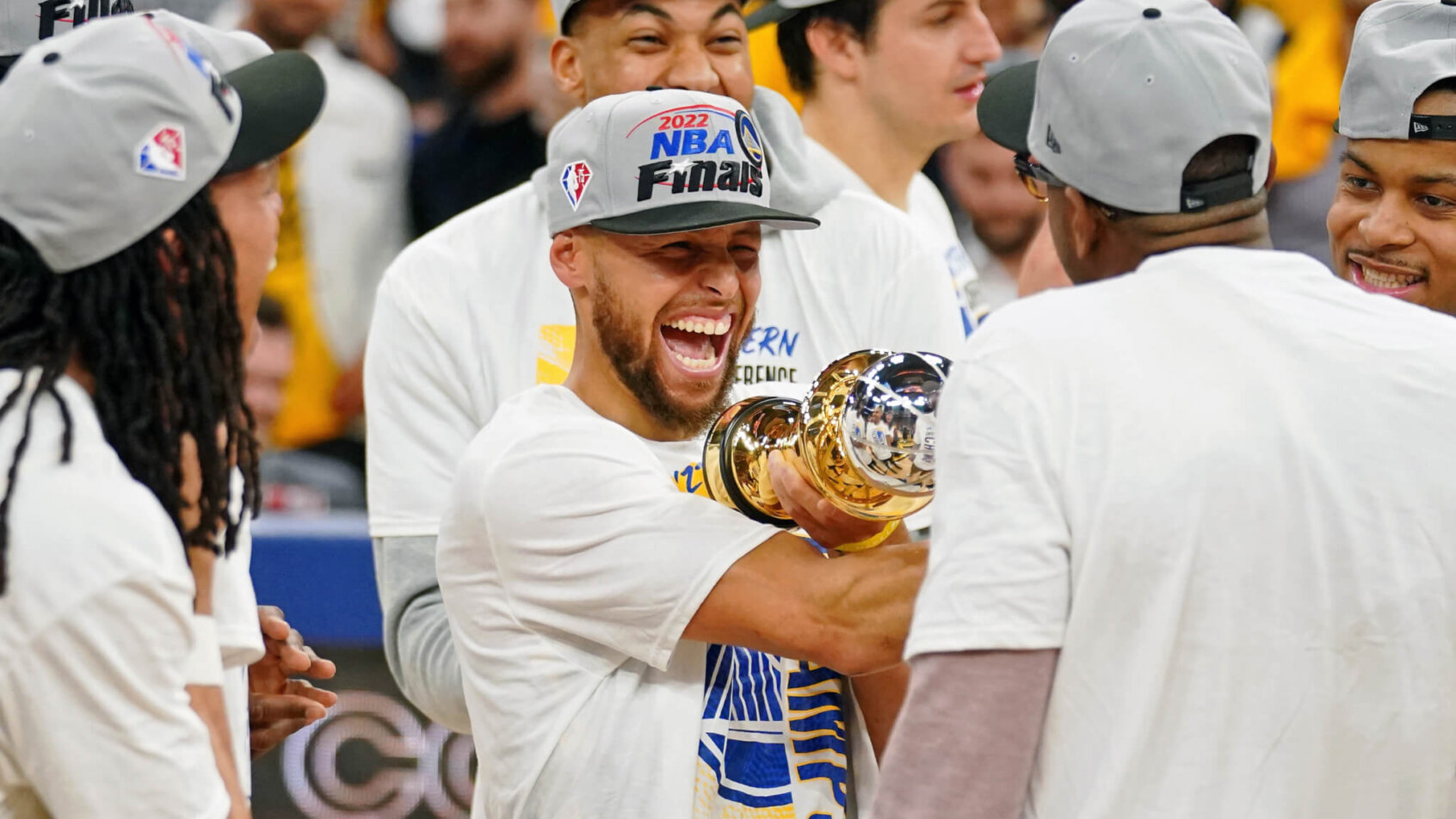 Steph Curry and teammates celebrate