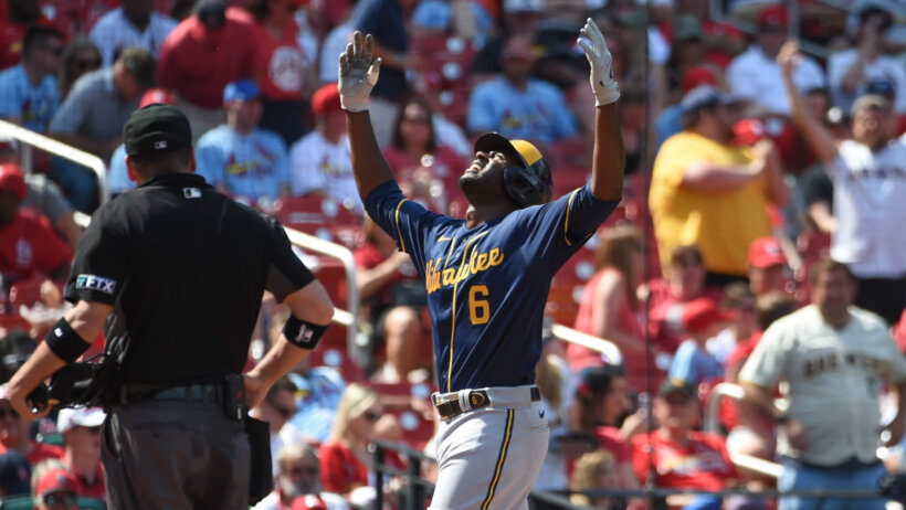 Lorenzo Cain arms up reaction