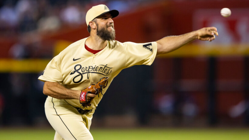 Arizona Diamondbacks pitcher Madison Bumgarner throwing a pitch