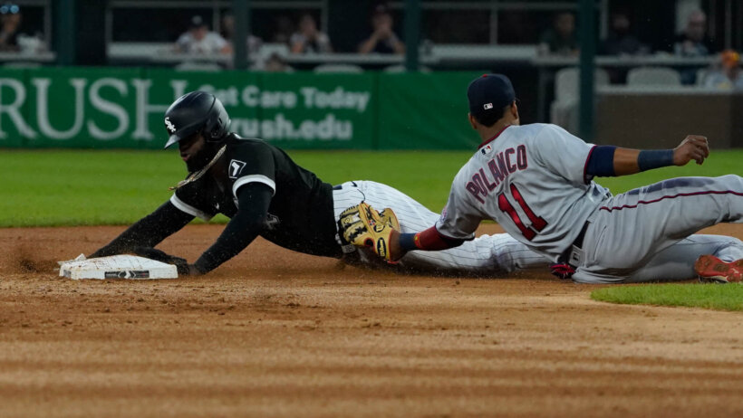 Luis Robert caught trying to steal second