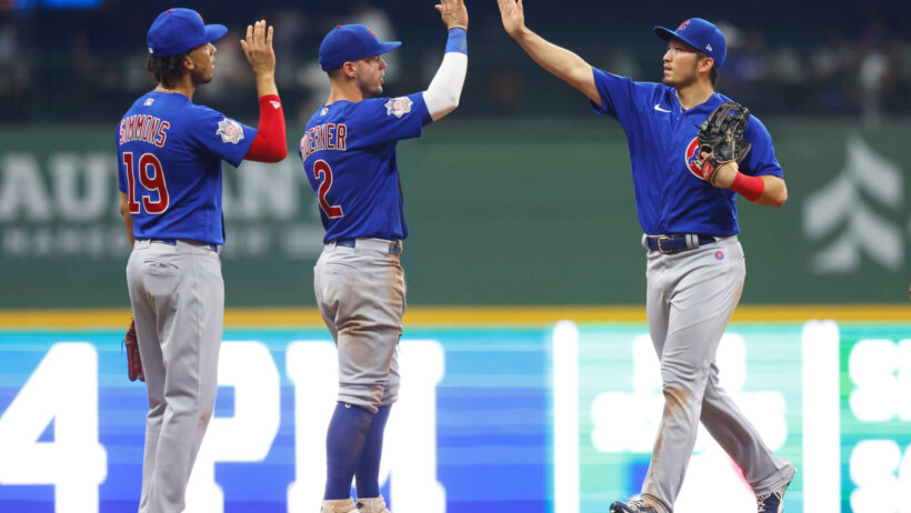 Cubs players high-fiving