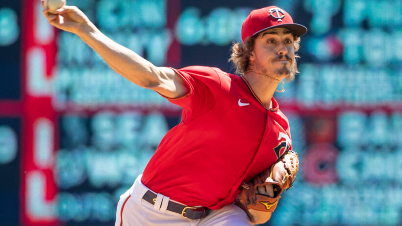 Joe Ryan throws pitch