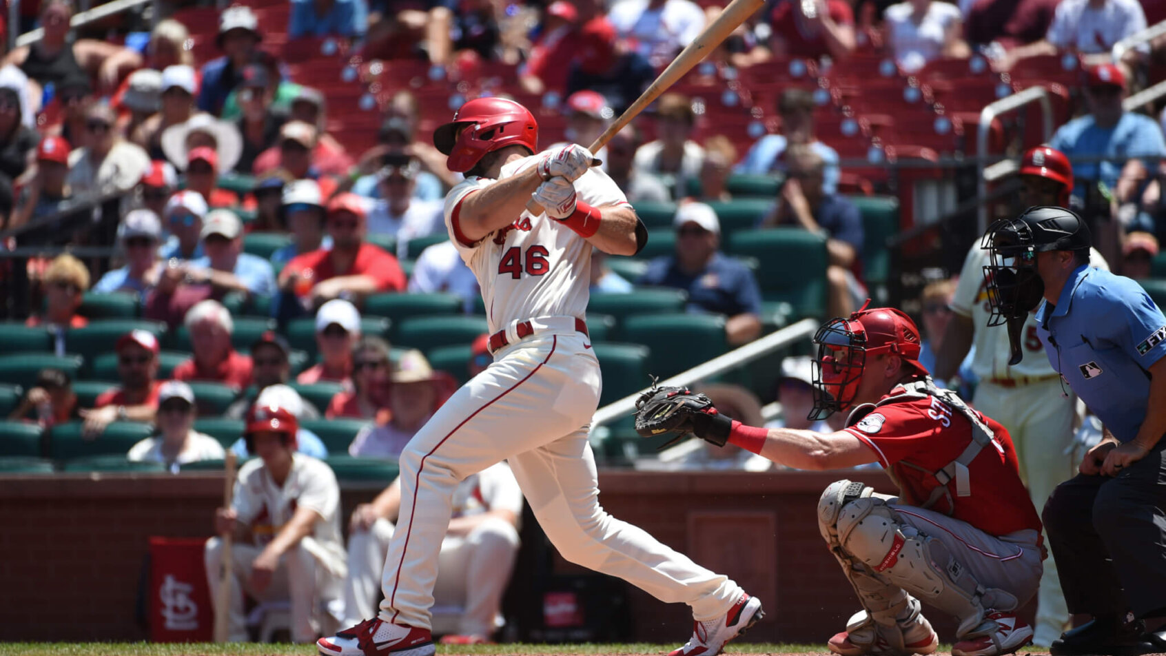Paul Goldschmidt smacks a home run