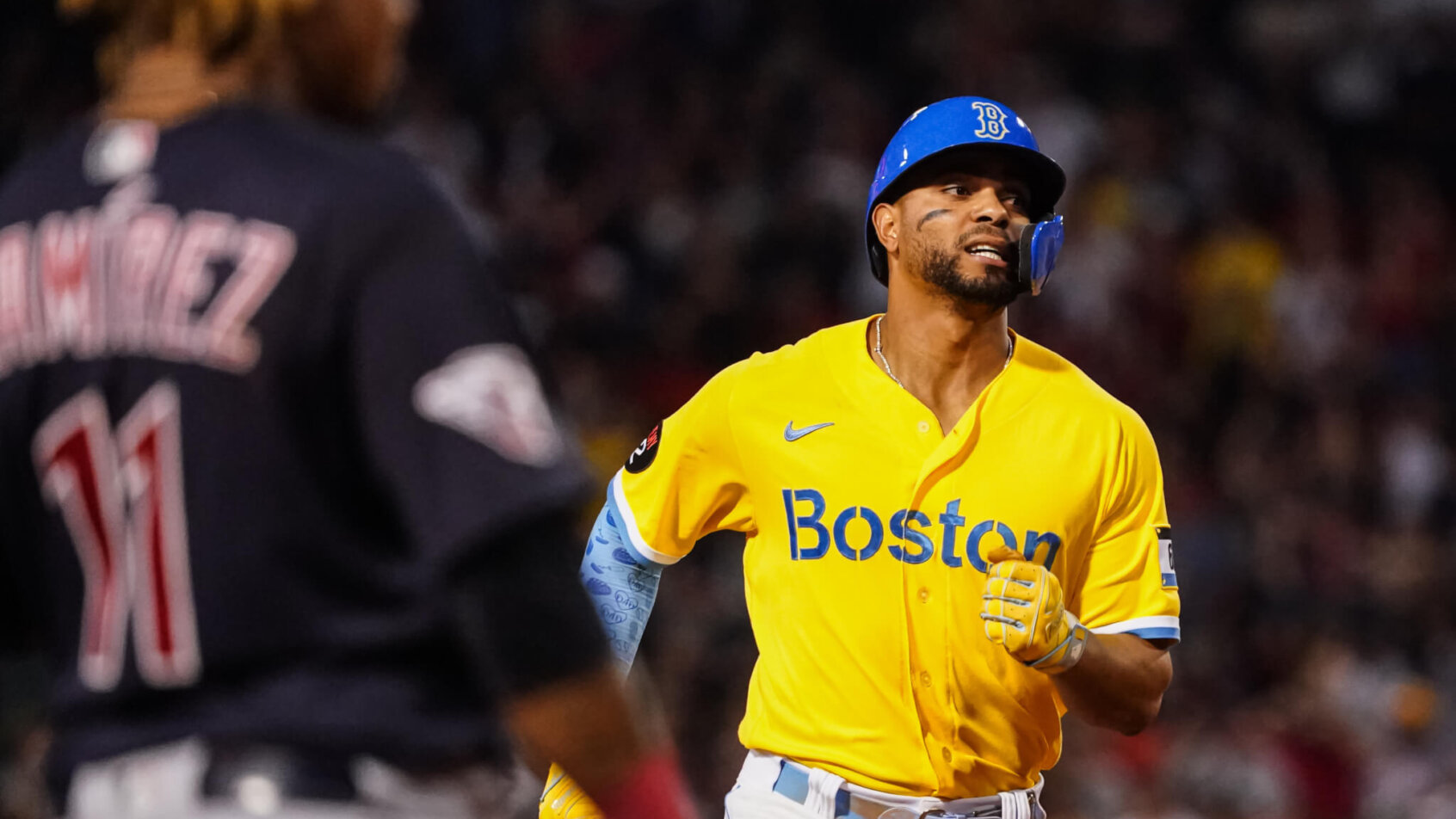Xander Bogaerts rounding bases after HR