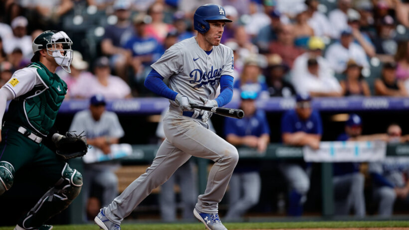 Freddie Freeman smacks a double