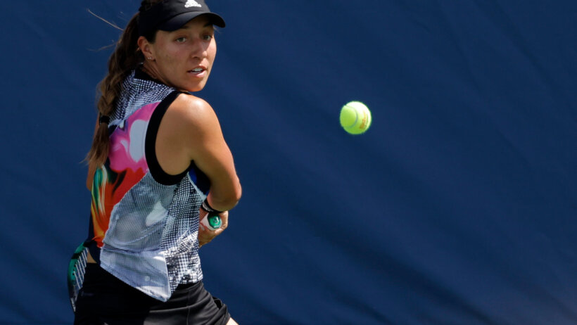 Jessica Pegula hitting a return shot.