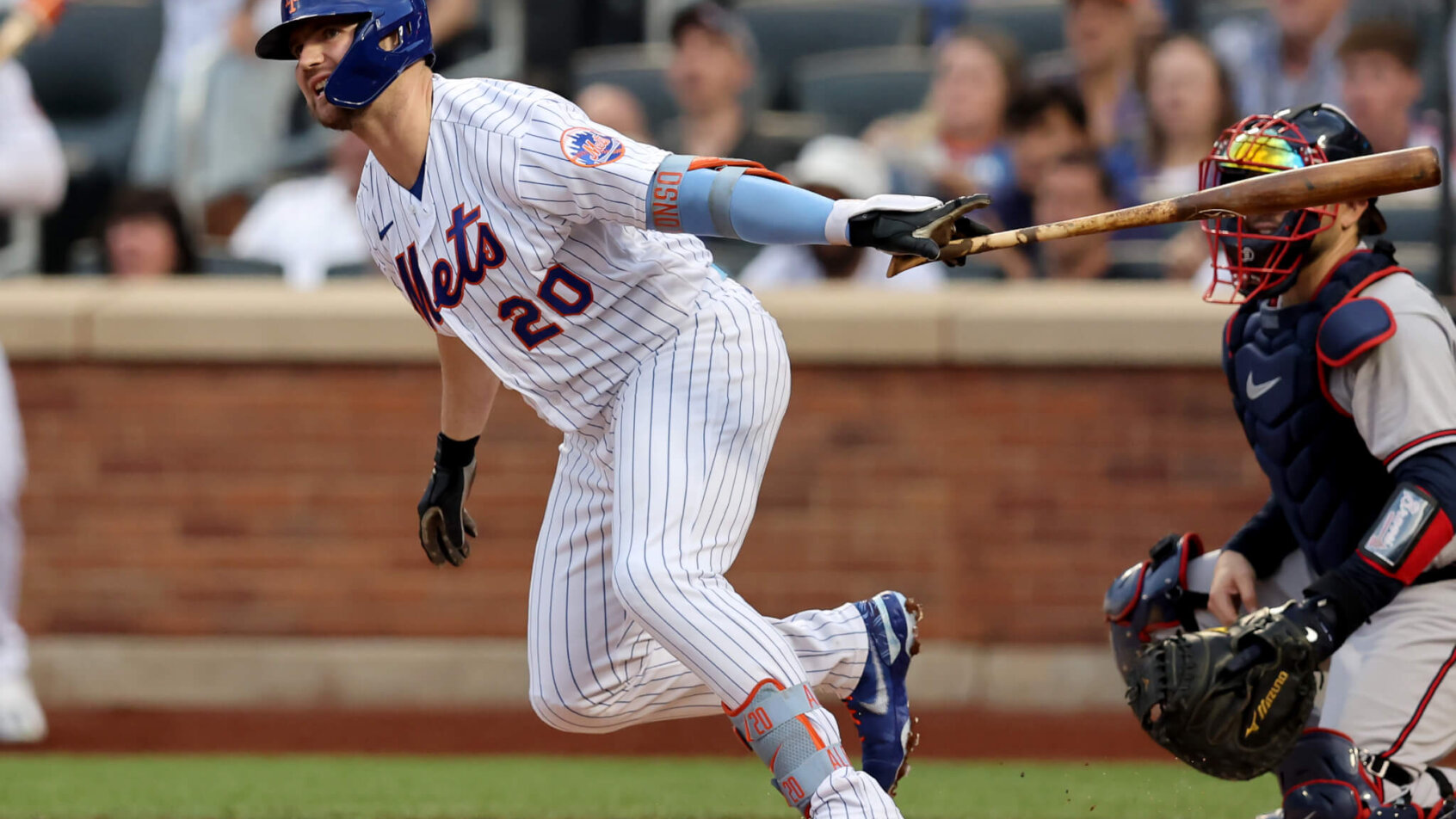 Pete Alonso smacks a hit