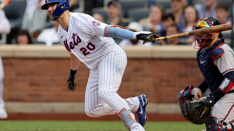 Pete Alonso smacks a hit