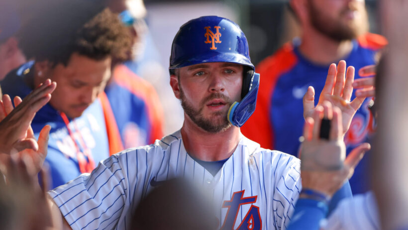 Pete Alonso dugout high-fives
