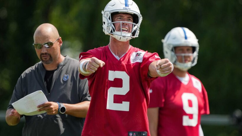 Matt Ryan pointing with both hands