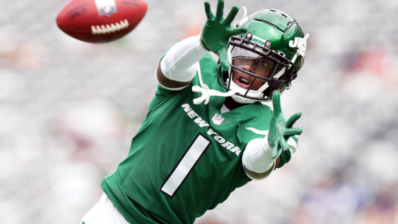 New York Jets Sauce Gardner catching football green jersey