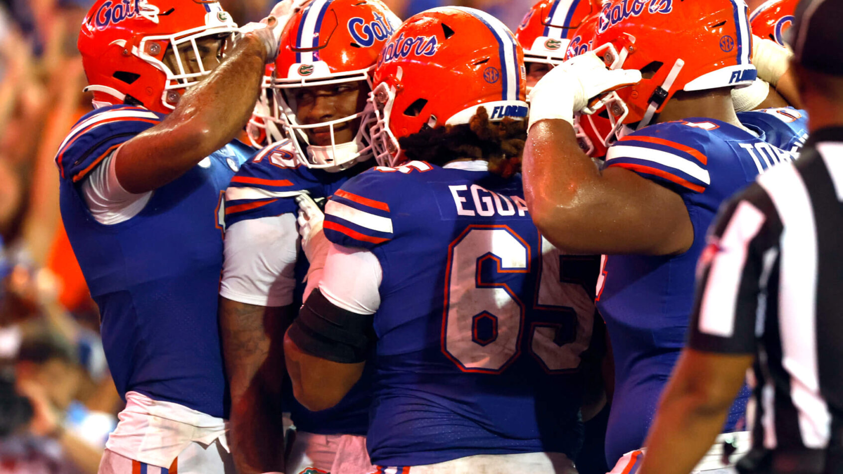 Florida Gators quarterback Anthony Richardson is congratulated by teammates after scoring touchdown