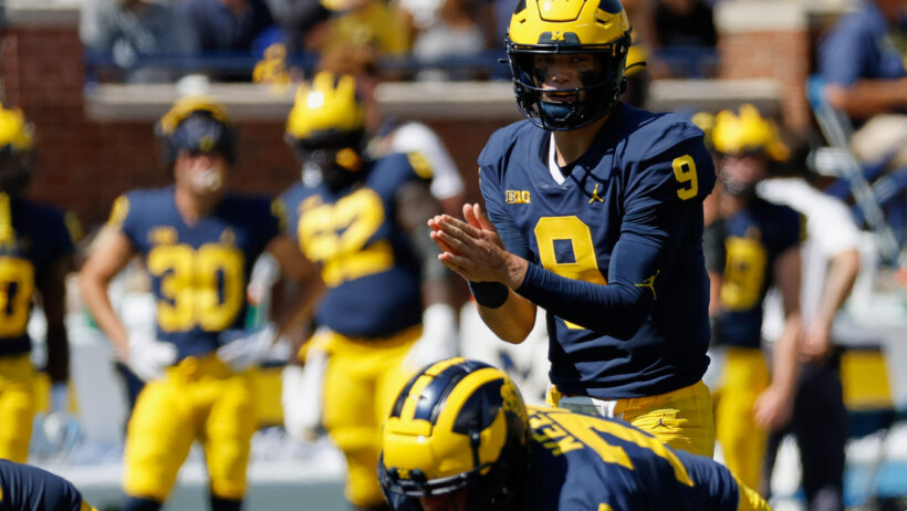 Michigan Wolverines quarterback J.J. McCarthy gets set to run a play