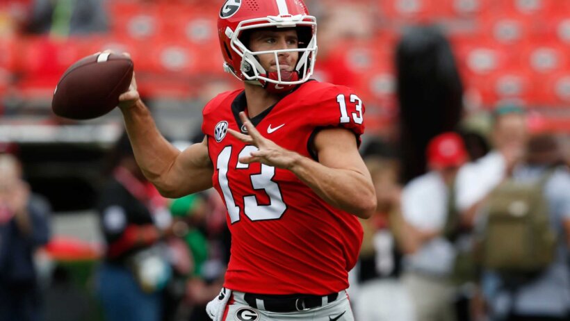 Georgia quarterback Stetson Bennett warms up