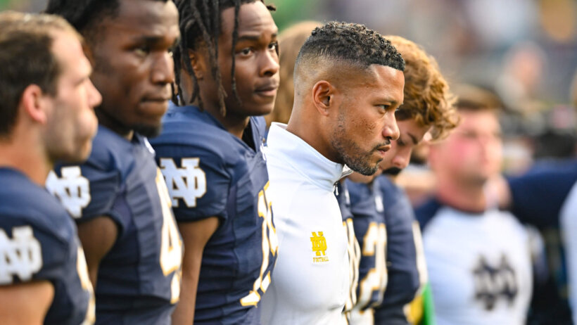 Notre Dame Fighting Irish stand together