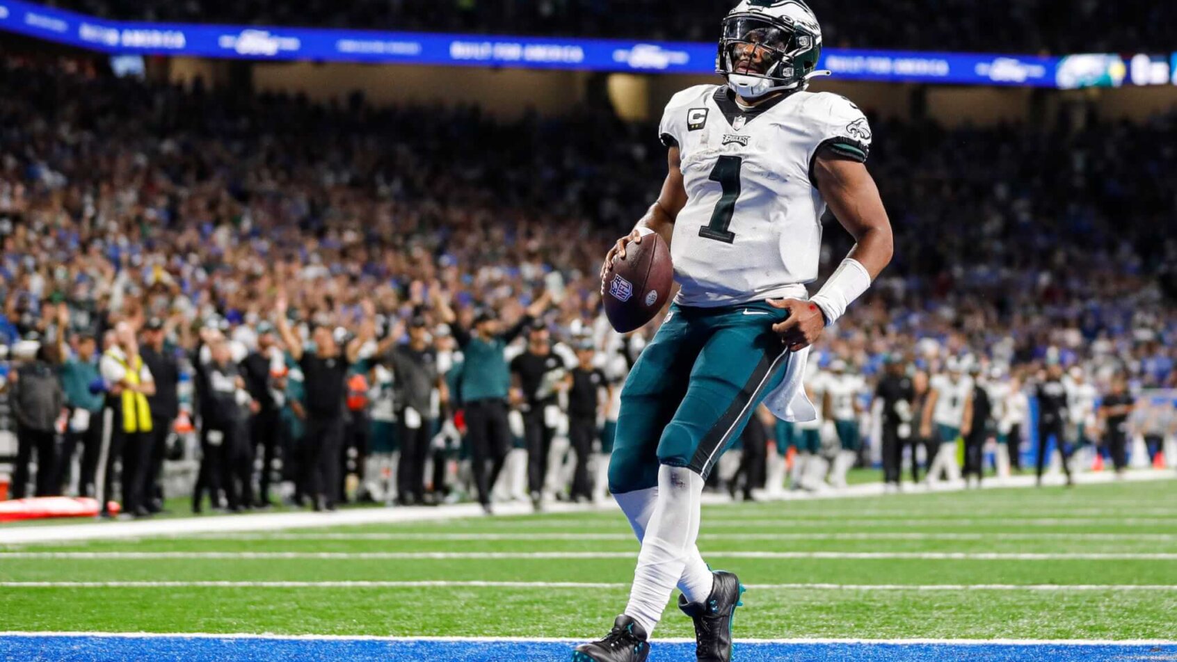 Jalen Hurts strolls into the end zone
