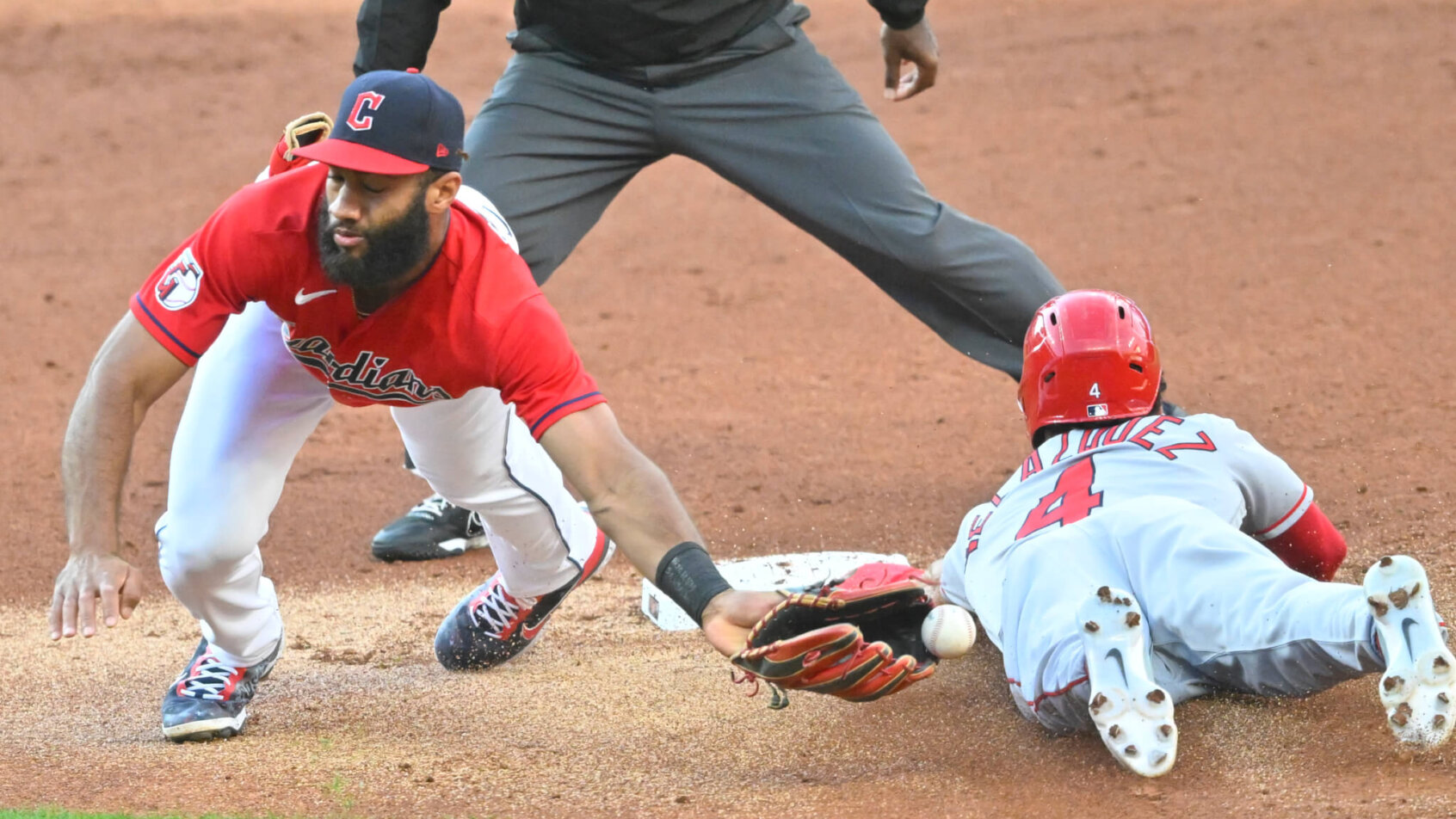 Angels vs Guardians odds