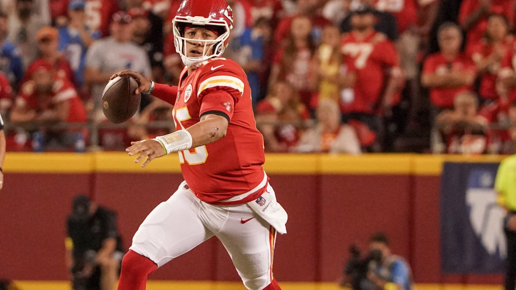 Patrick Mahomes throws on the run