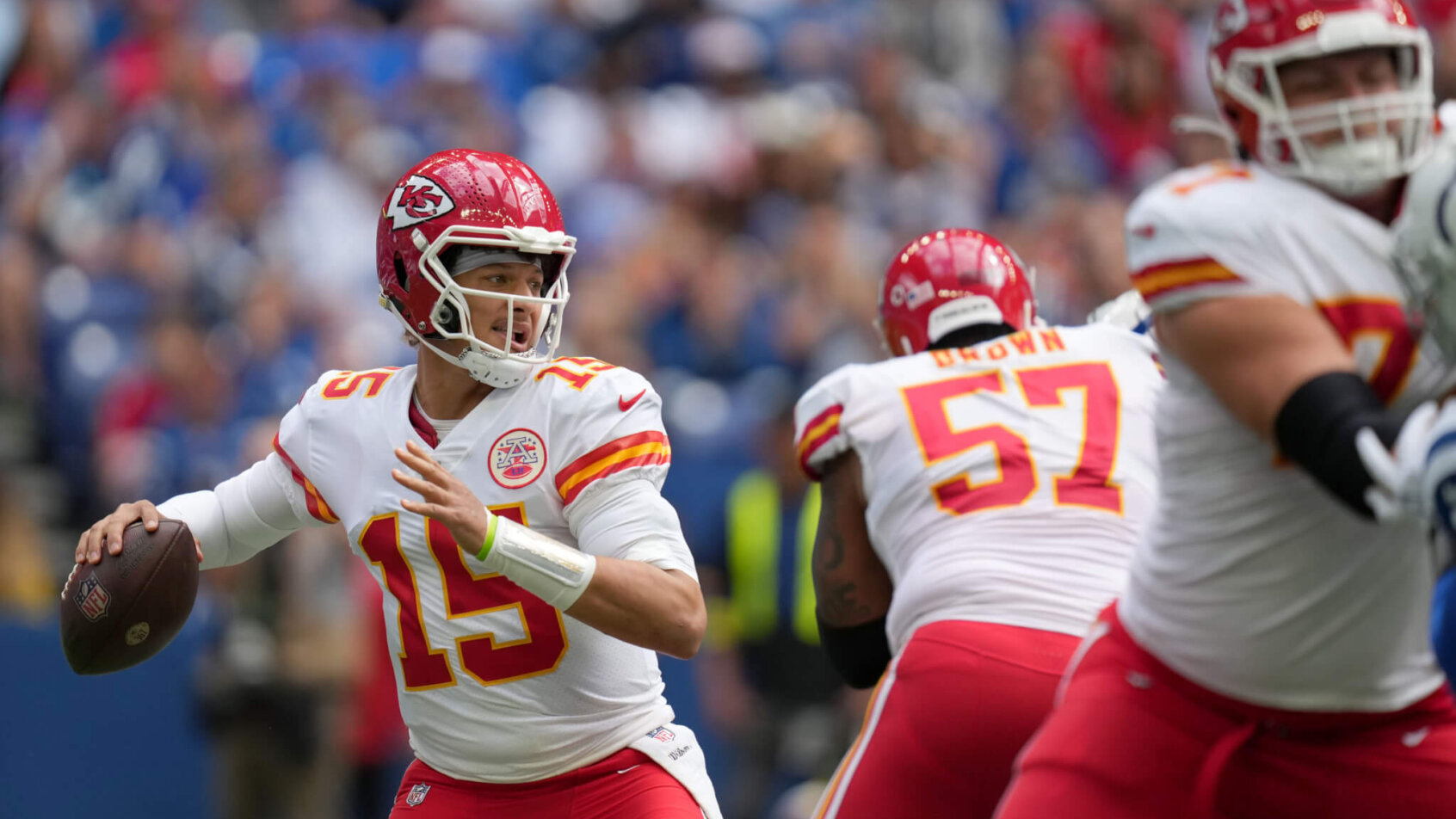 Patrick Mahomes about to throw pass