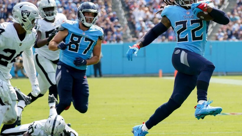 Derrick Henry running from defenders
