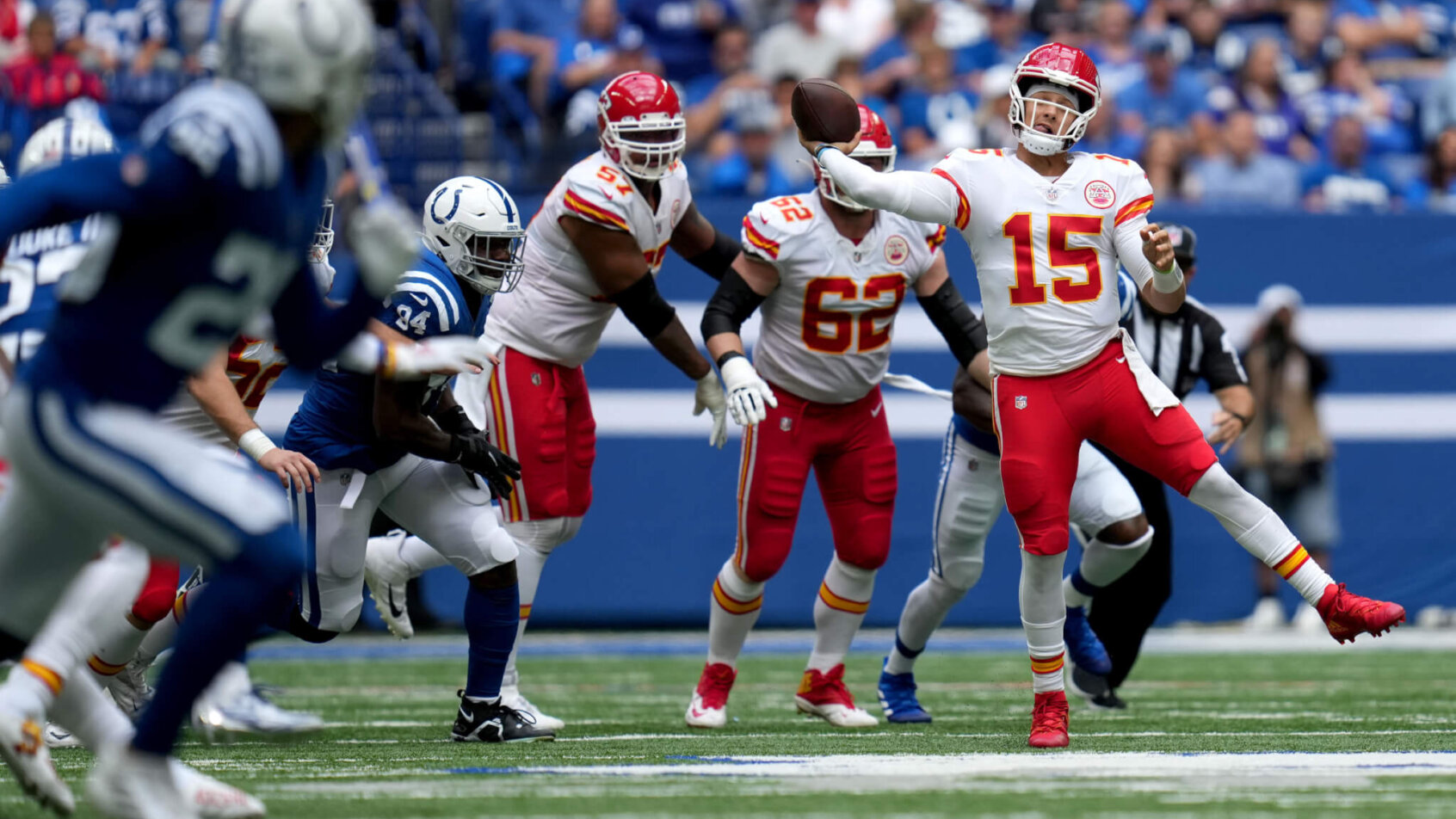Patrick Mahomes airs it out down field