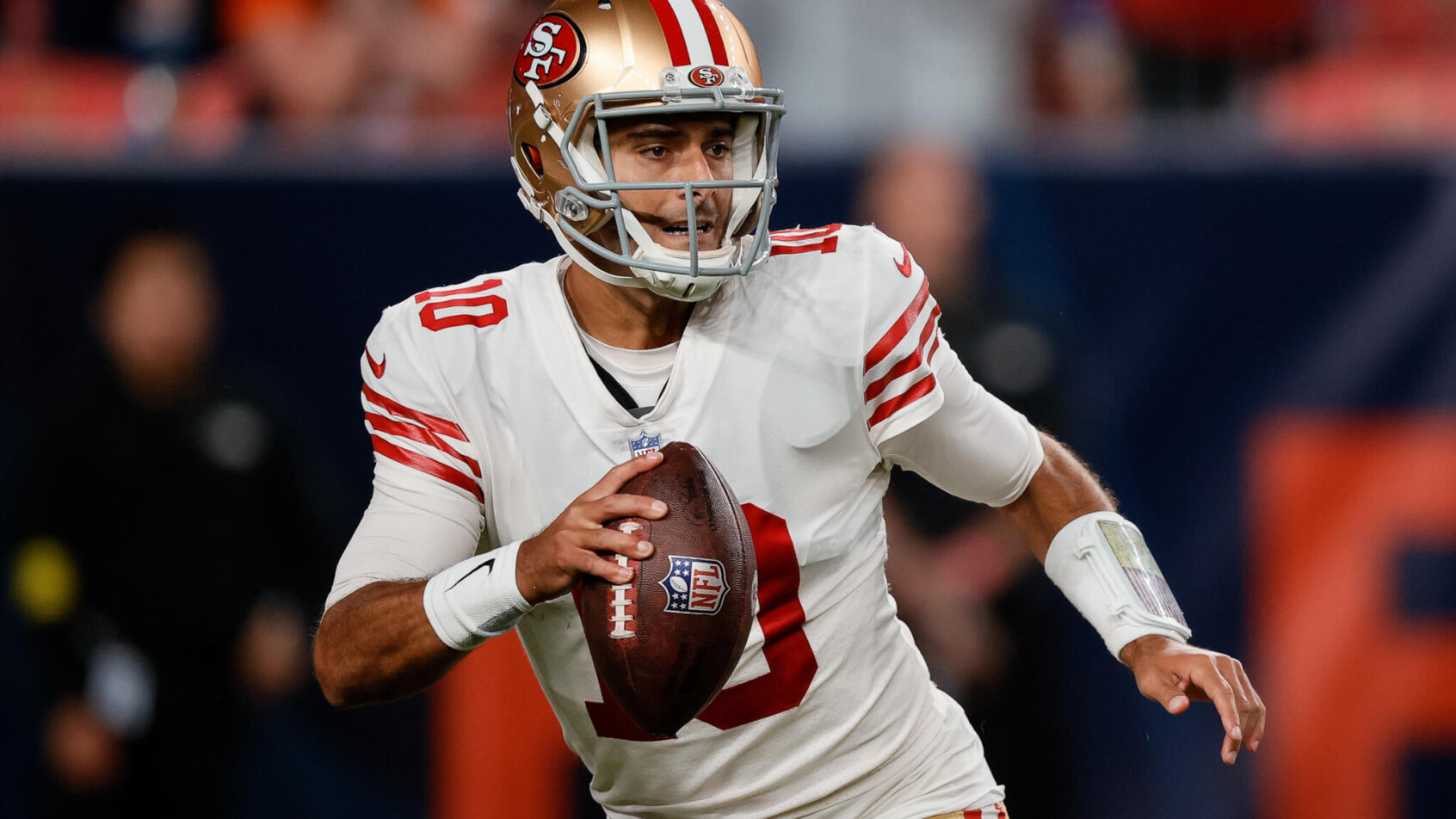 Jimmy Garoppolo escapes the pocket