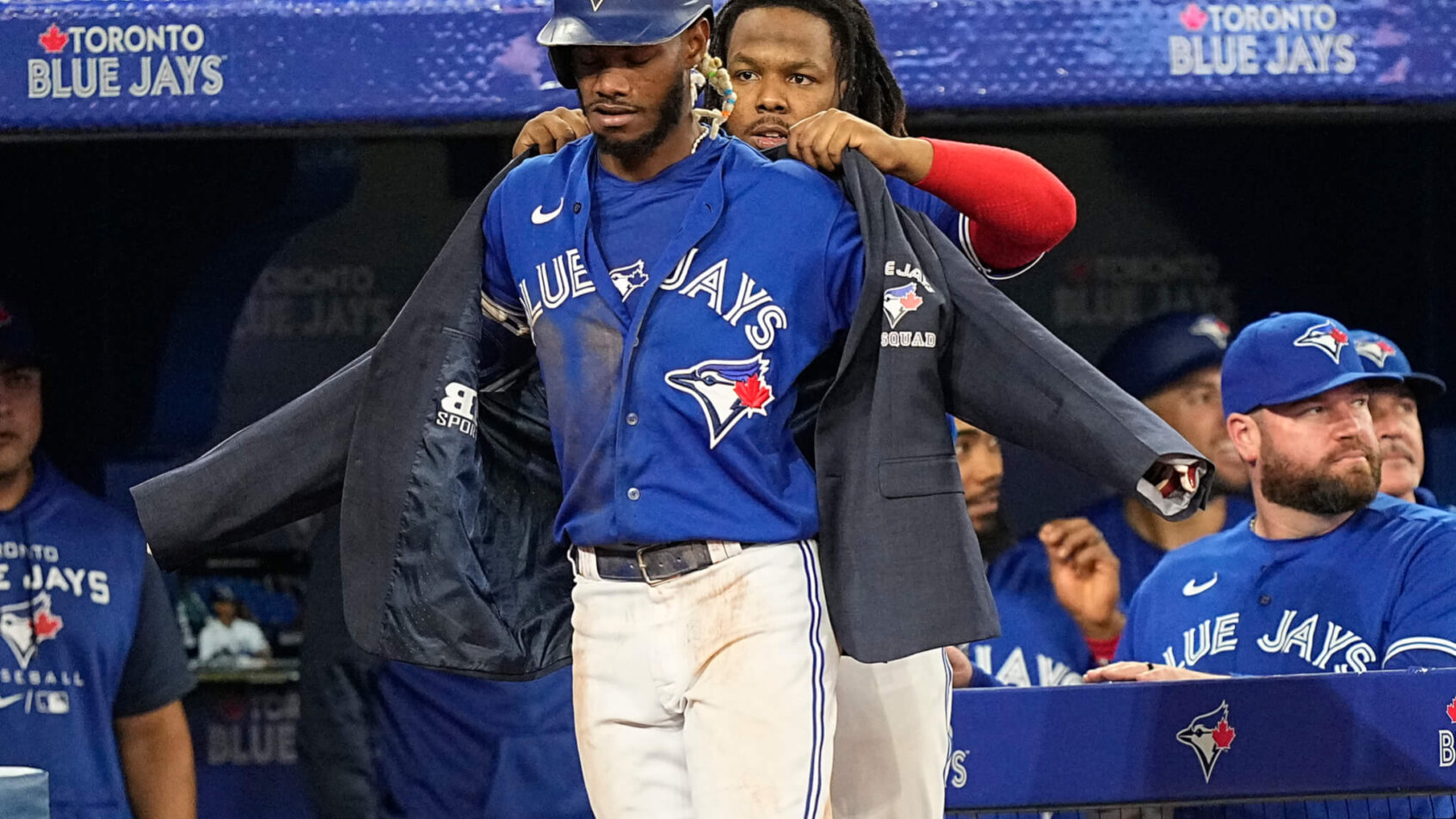 Vladimir Guerrero Jr. puts home run jacket on Raimel Tapia